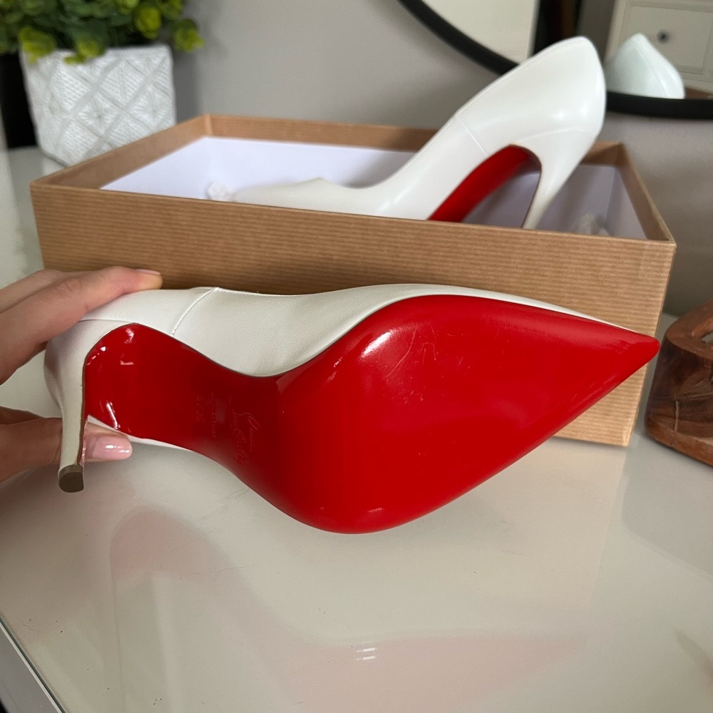 Brand new! Louboutin doesn’t make the so Kate 120 mm in this color anymore.